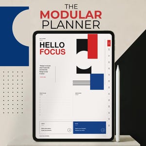Puede incluir: Una tableta digital que muestra una interfaz de planificador modular con el texto THE MODULAR PLANNER y HELLO FOCUS. La pantalla presenta formas geométricas en rojo, azul y negro, junto a un lápiz óptico blanco colocado verticalmente.