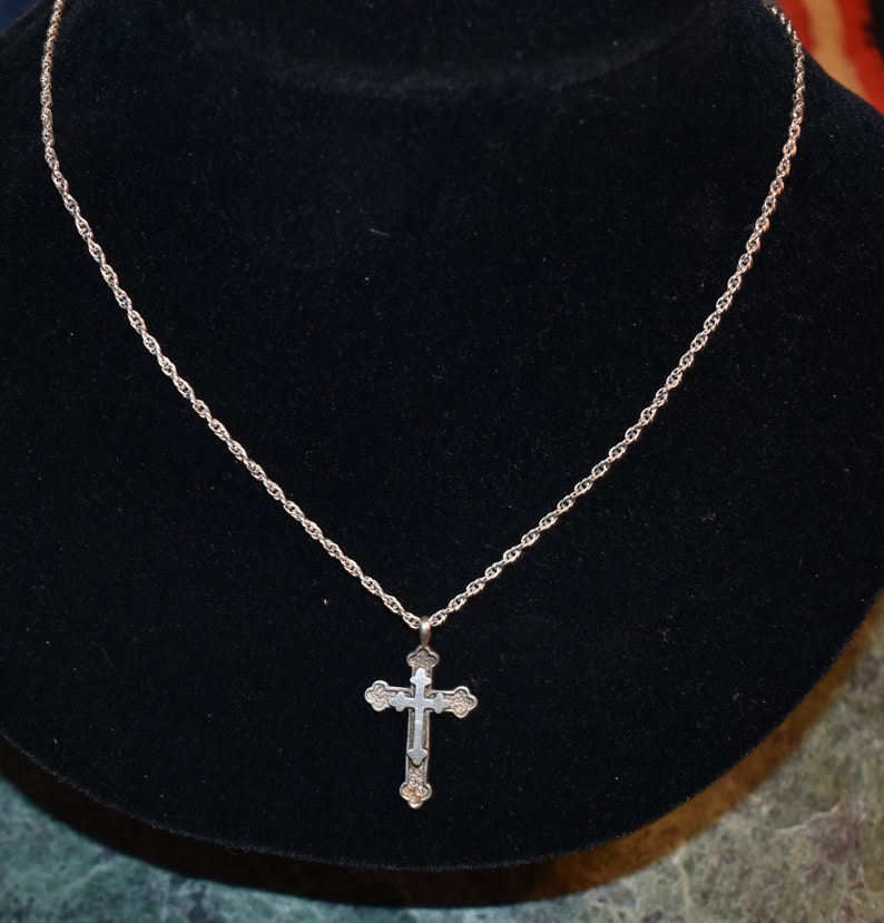 vintage silver cross pendent and silver chain