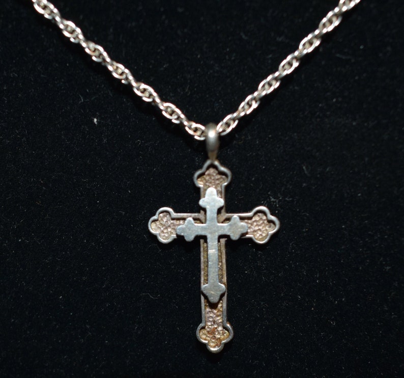 vintage silver cross pendent and silver chain