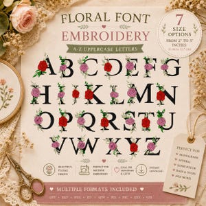 Könnte beinhalten: Stickschrift mit floralem Design mit Großbuchstaben A-Z, verziert mit roten und rosa Rosen und grünen Blättern. Enthält 7 Größenoptionen, von 5 cm bis 12,7 cm. Ideal für Monogramme, Kleidung und Heimdekoration.