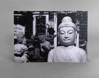 Fotografía impresa de una estatua de piedra de Buda sonriente (6x4 pulgadas) – Tarjeta en blanco