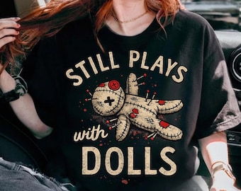 Still Plays with Dolls Creepy Doll Humor Png, Horror Doll Lover Gift, Spooky Toy Collector Gift, Creepy Humor Graphic Digital Download