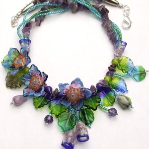 Collana floreale in vetro lavorato a lume, gioielli in vetro in stile romantico, blu-verde, realizzati su ordinazione immagine 1