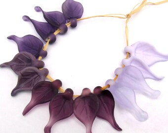 Hojas sedosas grabadas con lampwork, cuentas de vidrio violeta mate, fabricación de joyas (hechas a pedido)
