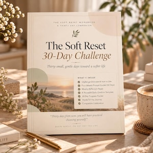 Puede incluir: Un libro de ejercicios titulado The Soft Reset 30-Day Challenge con una portada que muestra un paisaje de playa al atardecer, un icono de hoja y una lista de contenidos que incluye una descripción del reto y un rastreador de progreso.