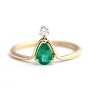 Pear Emerald Engagement Ring, Pear Emerald Ring, Delicate Engagement Ring,  Alternative Engagement Ring, Green Engagement Ring, Emerald Ring