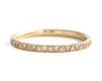 Engraved Diamond Eternity Band: 18k Gold Geometric Wedding Ring