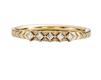 Engraved Chevron Pattern Wedding Band with Carre Diamonds