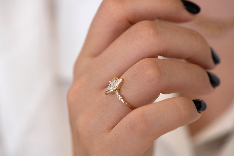 Geometric Engagement Ring With Triangle and Baguette Diamonds - Etsy