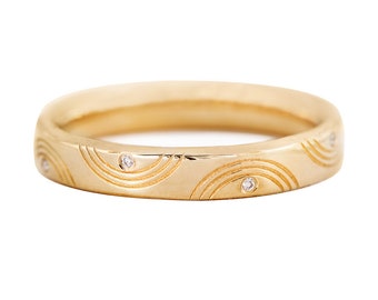 Wavy Wedding Band - Engraved Diamond Ring