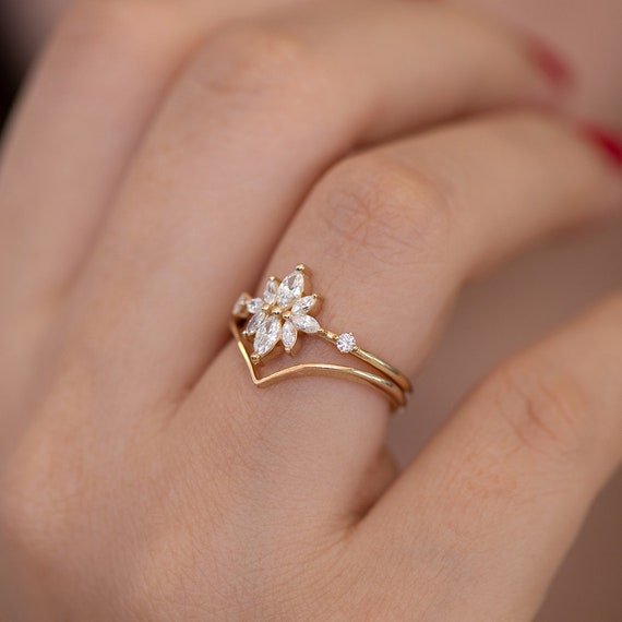 Flower Cluster Ring - R3656 - Ogham Jewellery
