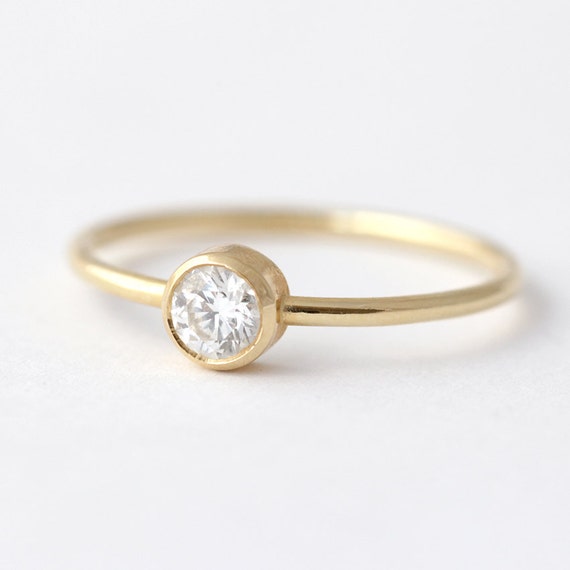 Items similar to SIZE 6 - Diamond Engagement Ring - Simple Engagement ...