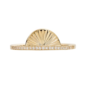 Goldene Sonnenuhr Ehering mit einem Brillanten Diamant Pave