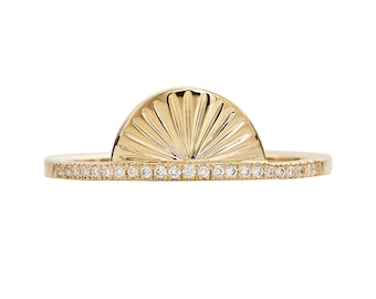 Golden Sundial Wedding Band with a Brilliant Diamond Pave