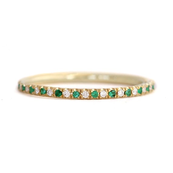Thin emerald eternity band deals