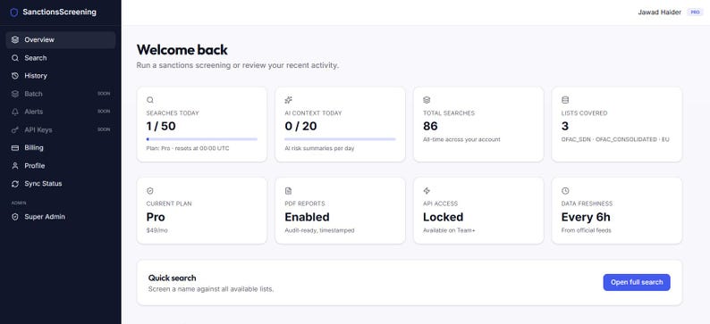 K&ouml;nnte beinhalten: Eine digitale Dashboard-Oberfl&auml;che mit dem Titel SanctionsScreening, die eine Willkommensnachricht, Benutzerkontodetails und verschiedene Metriken anzeigt, einschlie&szlig;lich der heutigen Suchanfragen, Gesamtsuchanfragen und Einstellungen.