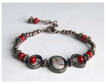 Agate and red coral bracelet