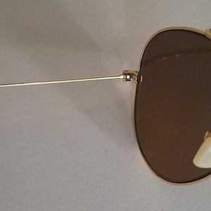 Vintage B&L Ray-Ban Outdoorsman solglasögon – guldfärgade bågar, B-15 linser, 58-14, hängetikett, fodral, tillverkade i USA bild 7