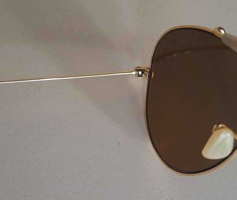 Vintage B&L Ray-Ban Outdoorsman solglasögon – guldfärgade bågar, B-15 linser, 58-14, hängetikett, fodral, tillverkade i USA bild 7