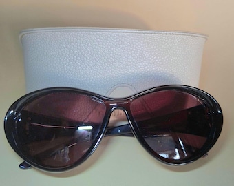 Gafas de sol vintage JPG SPN 521 Col. Z90 – Montura impecable, lentes casi impecables, estuche original con un pequeño desgarro, talla no marcada (ajuste mediano).