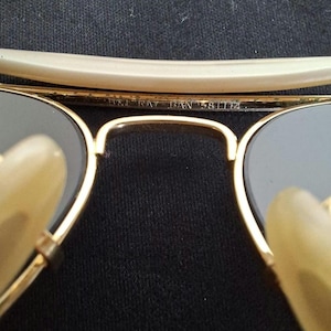 Vintage B&L Ray-Ban Outdoorsman solglasögon – guldfärgade bågar, B-15 linser, 58-14, hängetikett, fodral, tillverkade i USA bild 5