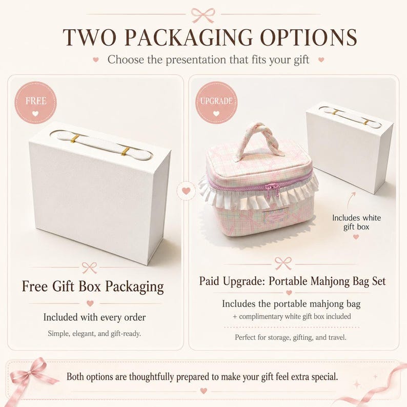 Puede incluir: Imagen que muestra dos opciones de embalaje de regalo. Una es una caja de regalo blanca gratuita con asa. La otra es una actualizaci&oacute;n de pago: un juego de bolso de mahjong port&aacute;til con estampado rosa y blanco con una caja de regalo blanca.
