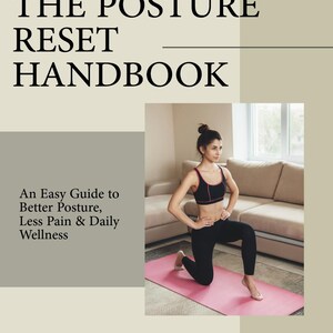 Pode incluir: A capa de "The Posture Reset Handbook" apresenta uma mulher em roupa desportiva a demonstrar um exercício de postura num tapete rosa. O título do livro está em letras pretas grandes e em negrito. O subtítulo diz "Um guia fácil para uma postura melhor, menos dor e bem-estar diário."