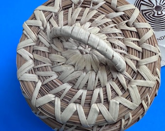 Panier tressé à points fendus en feuille de yucca signé Tohono O'odham, art amérindien de l'Arizona et du Sonora