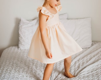 Pfirsich Rüschen Kleid. Pastell Pfirsich Kleid. Sommerkleid. Kinder Kleider. Kleinkind Kleider. Trägerkleider. Rüschen Kleid