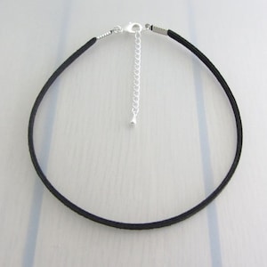 Collier ras de cou uni en imitation daim noir, tour de cou réglable, bijoux minimalistes, collier délicat, tour de cou simple, cadeau pour des amis, pour elle image 1