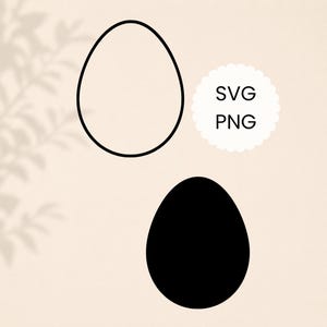 Può includere: Un'immagine digitale che mostra una forma d'uovo con contorno nero e una forma d'uovo piena di colore nero. A destra, un badge circolare bianco con bordi smerlati contiene il testo nero SVG e PNG, indicando i formati di file disponibili.