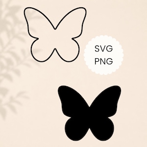 Könnte beinhalten: Zwei Schmetterlingsdesigns, eines schwarz umrandet und das andere vollflächig schwarz, werden vor einem neutralen Hintergrund dargestellt. Ein weißer, gezackter Kreis mit dem Text "SVG PNG" befindet sich in der Nähe des oberen Schmetterlings. Geeignet für digitale Kunst oder Basteln.