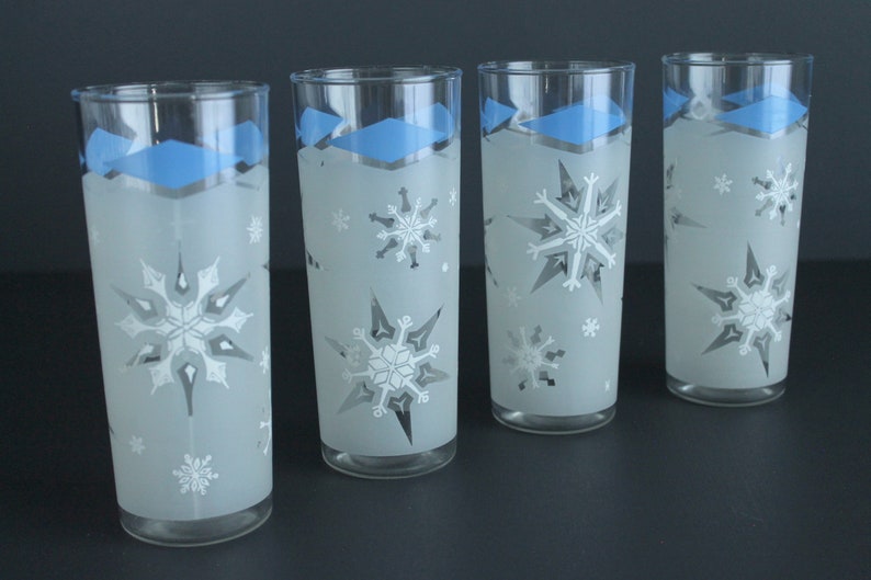 Vintage Snowflakes and Blue Diamonds Glassware Tall Tumblers Set Of 4 MCM Winter Theme Christmas Mod Barware Anchor Hocking image 1