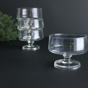 Vintage Clear Glass Champagne / Tall Sherbet Mid Century Barware Glasses set of Four Dessert 4 Retro Glassware