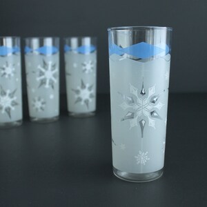 Vintage Snowflakes and Blue Diamonds Glassware Tall Tumblers Set Of 4 MCM Winter Theme Christmas Mod Barware Anchor Hocking image 2