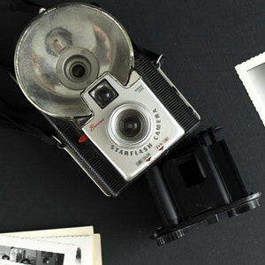 Vintage Kodak Brownie Starflash Retro Mid Century Black Camera image 5