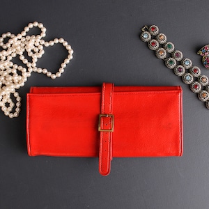 Estuche de viaje vintage para joyas de St. James, de piel sintética roja brillante y bolsillos con cremallera.