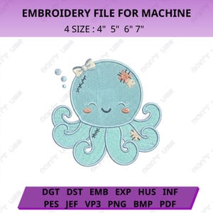 Op de afbeelding: Een borduurbestand voor machines met een lichtblauwe octopus met een klein strikje, opgestikte patches en bubbels. De tekst luidt EMBROIDERY FILE FOR MACHINE, 4 SIZE : 4" 5" 6" 7" en bevat de formaten DGT, DST, EMB, EXP, HUS, INF, PES, JEF, VP3, PNG, BMP, PDF.