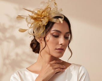 Cappello fascinator dorato da donna, copricapo color champagne per il Kentucky Derby, cappello per invitata a un matrimonio, cappello per un tea party, elegante accessorio per il giorno della corsa.