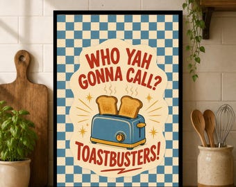 Könnte beinhalten: Ein rechteckiger Wandkunstdruck mit einem blau-cremefarbenen Karomuster. In der Mitte befindet sich eine cremefarbene Form mit dem roten Text "WHO YAH GONNA CALL? TOASTBUSTERS!" und einer Illustration eines blauen Toasters mit zwei Toastscheiben.