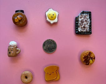 Imanes de desayuno hechos a mano con arcilla polimérica, diseño kawaii de tostadas, huevos, donas, panqueques, capuchino y repostería.
