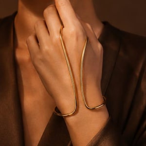 Minimalistiskt guldfärgat handmanschettarmband, justerbar öppen manschett med kedja, fingermanschettarmband, modernt geometriskt armband i lager