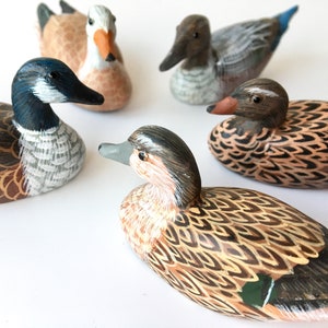 Japan vintage set of 5 hand craved wooden small ducks, wood ducks figurines hand painted, Japanese vintage duck toys, small ducks decoy