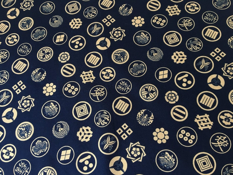 Japanese Kamon Crest Motif, Japanese Fabric Family Crest Handkerchief ...