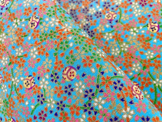 Blue flowers Japanese cotton fat quarter fabric, tissu japonais, Japanese fabrics by the yard. kawaii quilt clot, little blue sakura flowers
