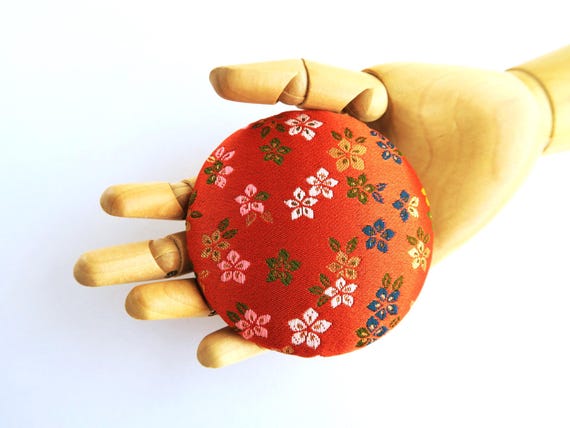 Orange fabric brooch made of Japanese kimono, 3,3” inches, handmade Japanese fabric pin back, Kawaii accessory, japanese brocade fabric pin,