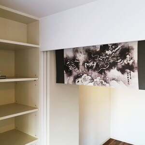 Noren de dragón hecho de tenugui japonés, tela de cortina noren para niños, noren de tejido de dragón para artes marciales, noren de dragón para puertas, tapiz de dragón imagen 2