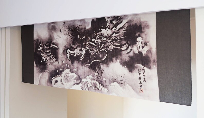 Puede incluir: Un juego de tres tazas de cer&aacute;mica con un acabado moteado y mate. Las tazas son en tonos de azul, verde y blanco. Cada taza tiene un dise&ntilde;o simple y moderno, ideal para caf&eacute; o t&eacute;. Las tazas miden aproximadamente 10 cm de alto.