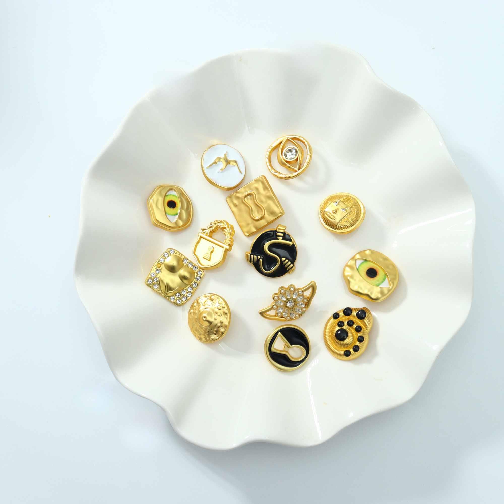 Schiaparelli vintage - Etsy 日本