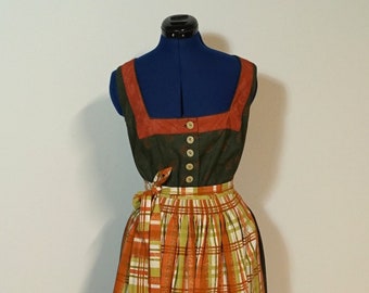 Dirndl with apron, green dirndl with square neckline and checked apron